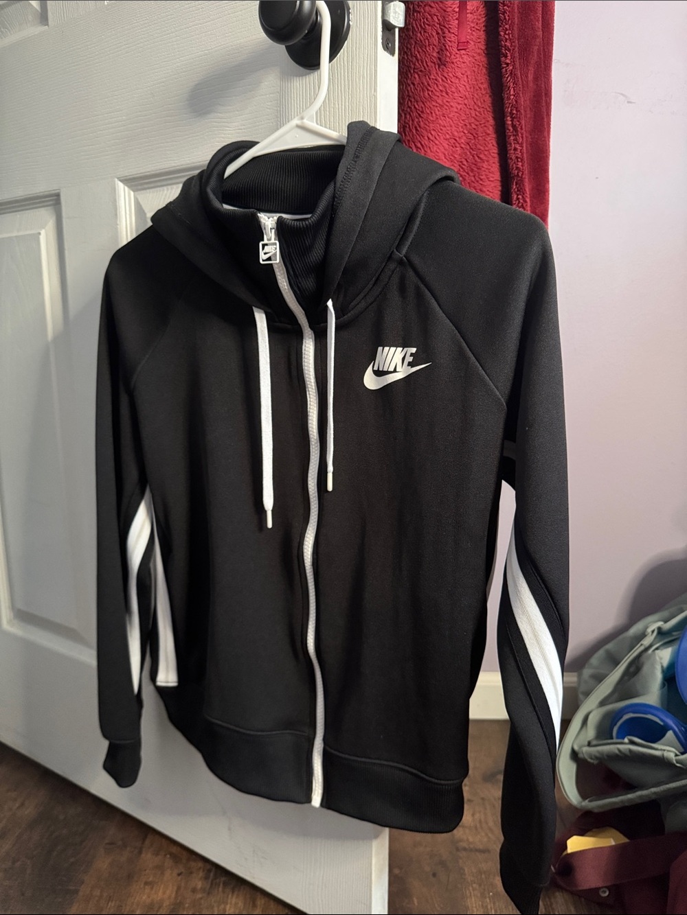 Women’s Nike sportswear black and white full zip